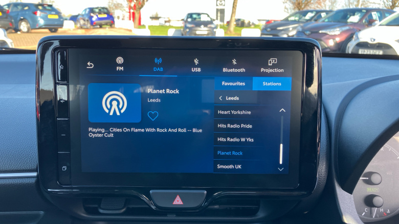 Toyota Yaris 1.5 Hybrid Icon 5dr CVT Hybrid Hatchback